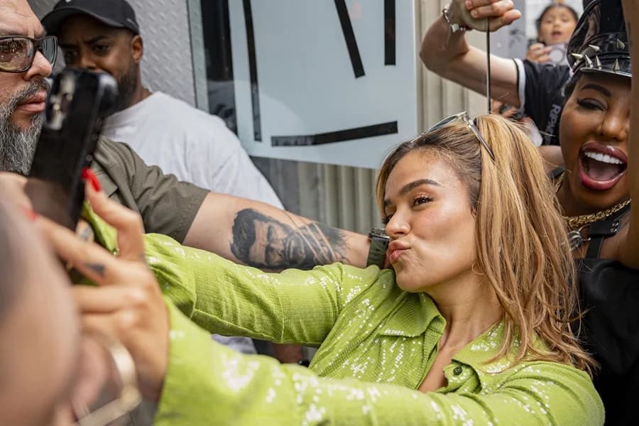 ¡Histórico! Karol G hará el medio tiempo de la NFL en Brasil