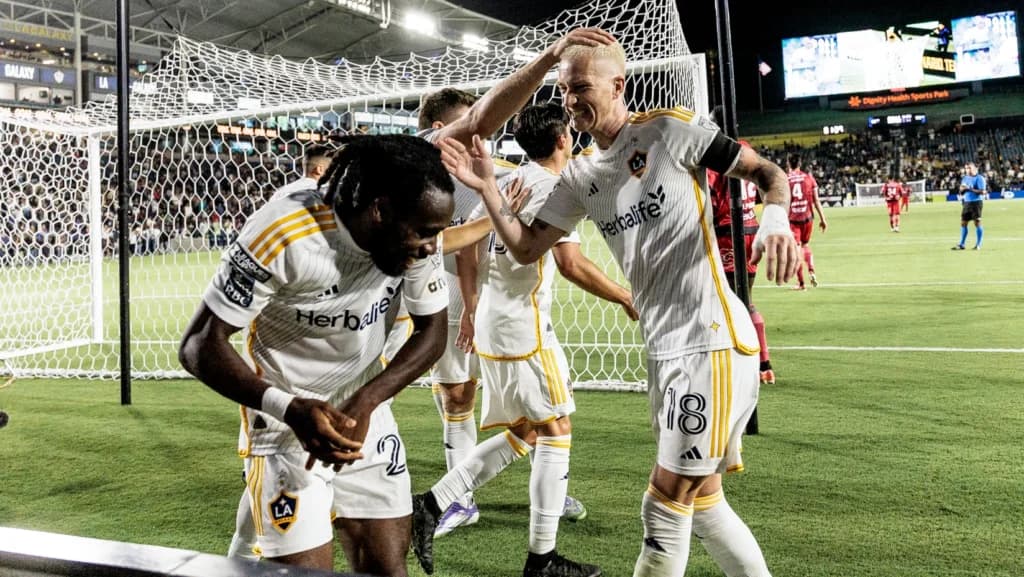 LA Galaxy arrasa contra Tijuana en el debut de la League Cup