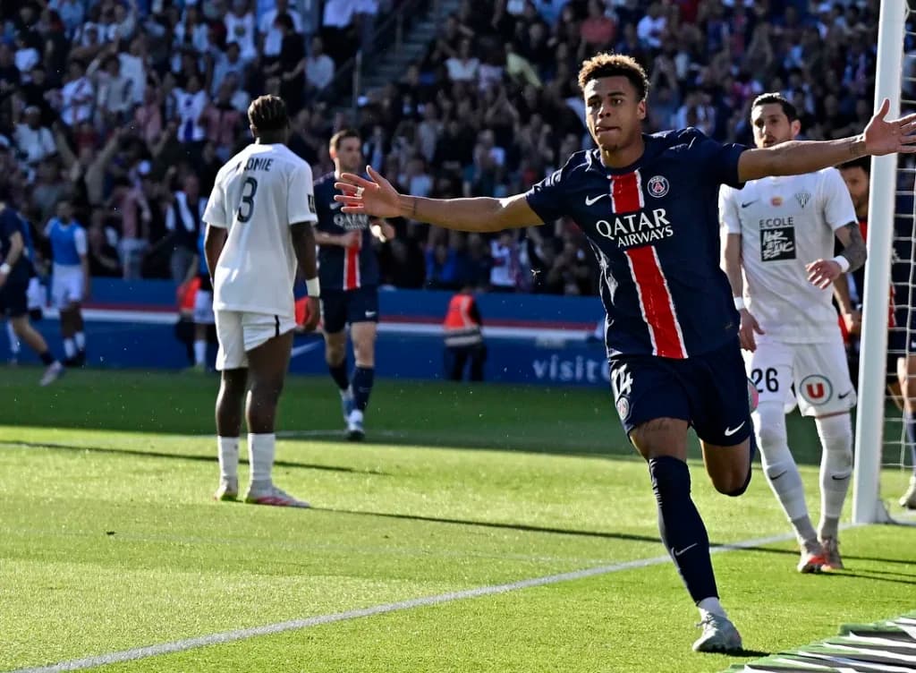 PSG vence por penal al Angers en la Ligue 1