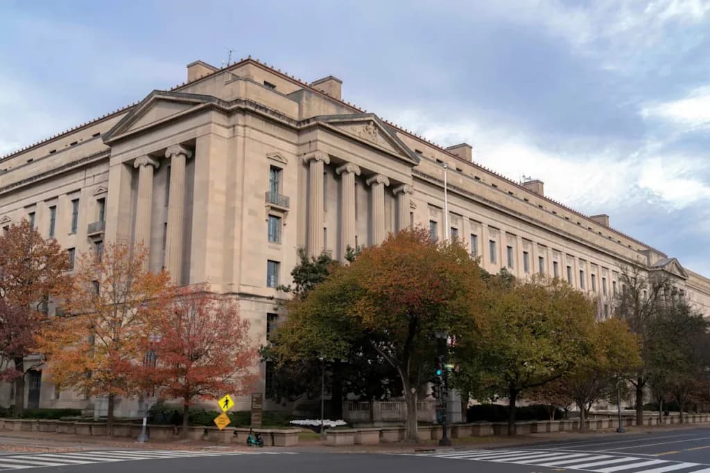 Departamento de Justicia demanda a 6 estados