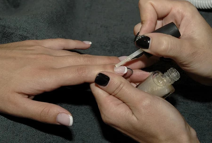 Europa prohibió estos esmaltes de uñas