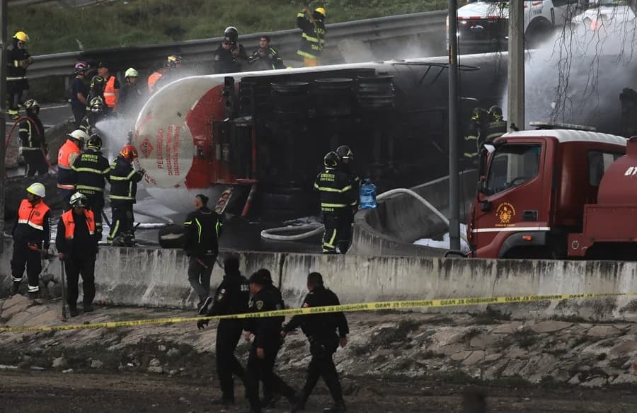Explosión de camión de gas deja 57 heridos en Ciudad de México