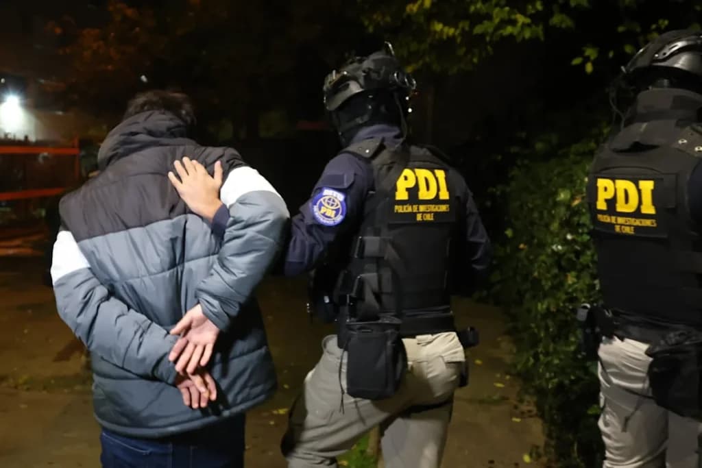 Hombre desarma a policía y dispara hacia turistas en Jalisco