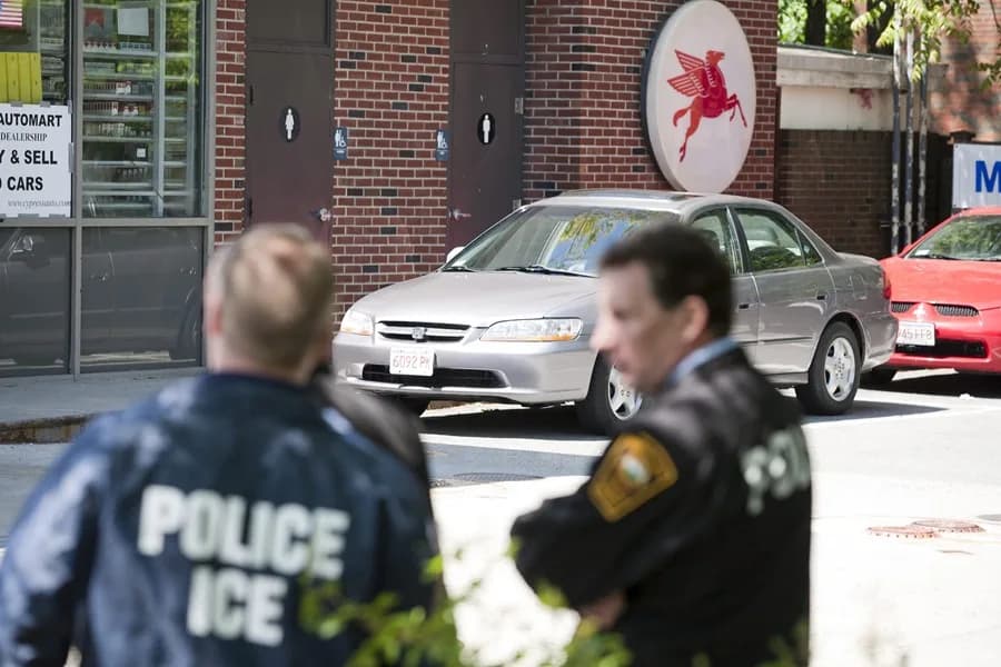 Operativo de ICE en autolavados: arrestan a 250 inmigrantes en California