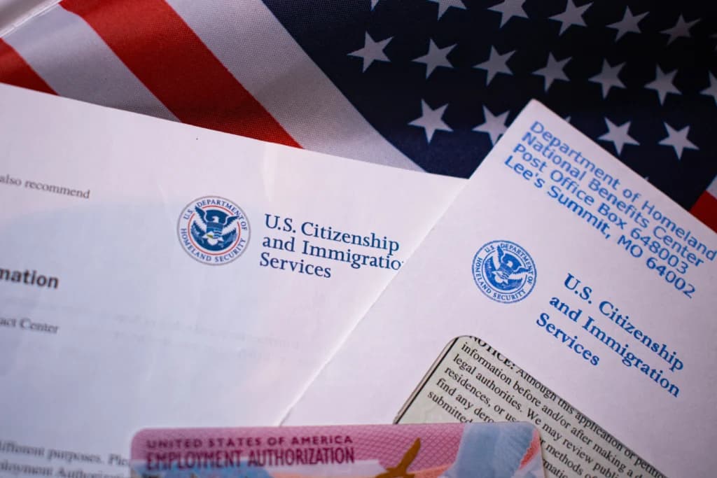 ¿Qué es la política de “antiamericanismo” de USCIS y a quién afecta?