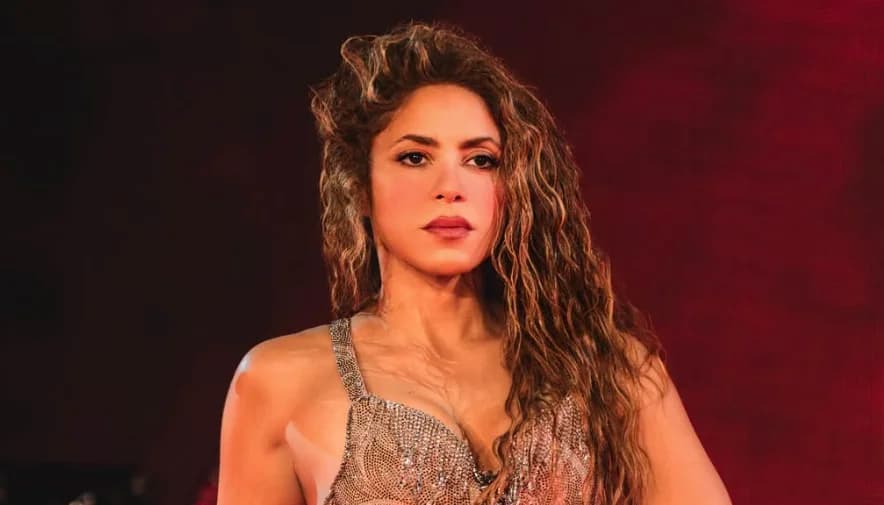 Shakira rompe en llanto al cantar “Última”, su canción con Piqué