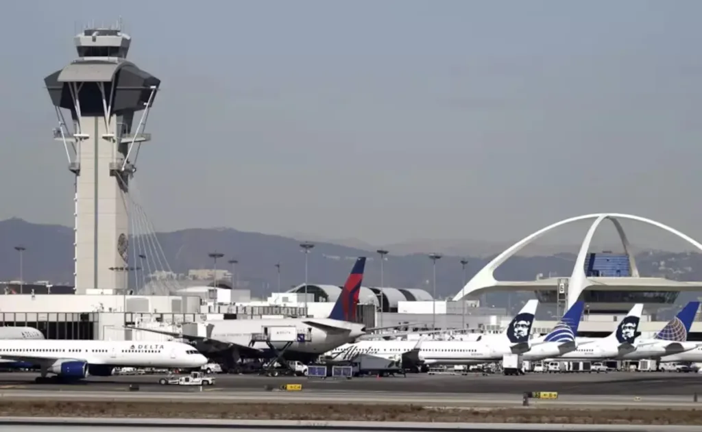 Aeropuerto de Los Ángeles colapsa