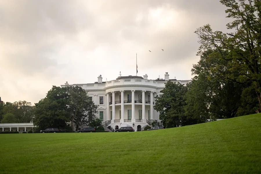 Casa Blanca usa 'Danza Kuduro' para burlarse de arresto de migrantes