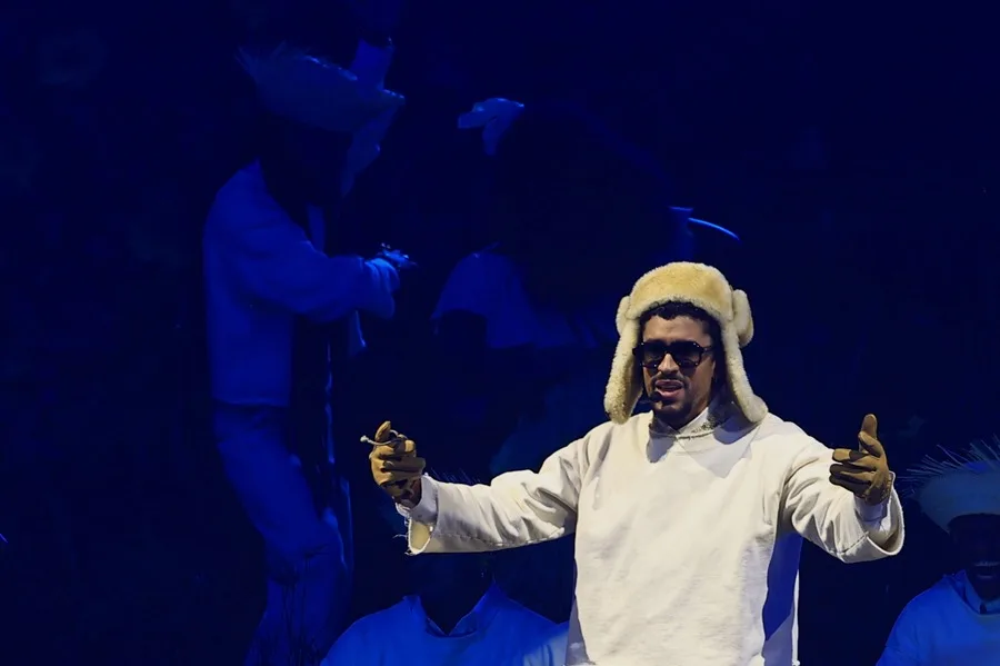 Congresista pide que el inglés sea la lengua oficial ante polémica por Bad Bunny