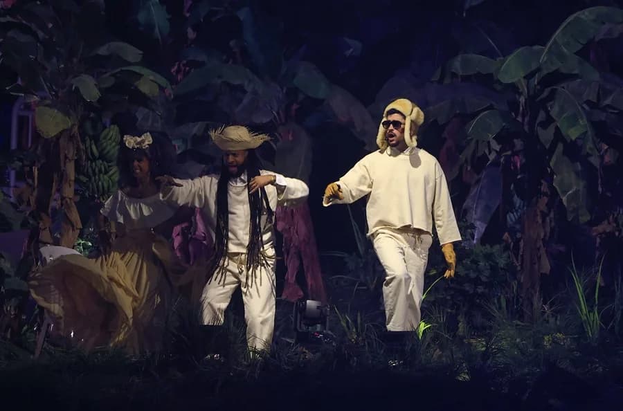 Jennifer Lopez respalda a Bad Bunny tras críticas sobre el Super Bowl