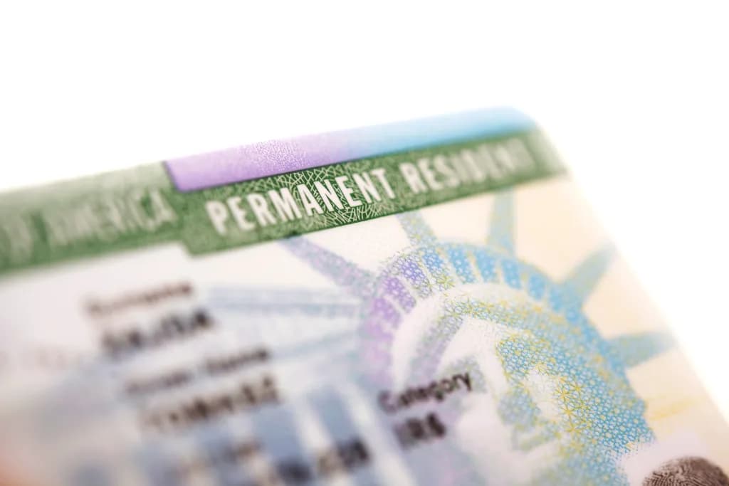 ICE multa a hombre por no llevar su green card