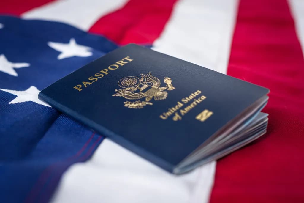 Pasaporte de EE.UU. cae del top 10 mundial por primera vez