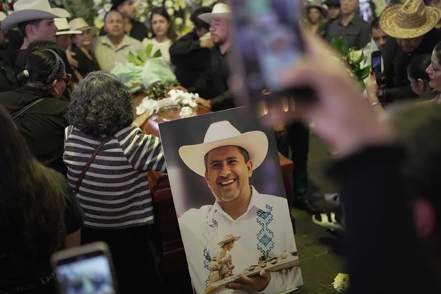 Arrestan a siete escoltas del alcalde Carlos Manzo: ¿lo traicionaron?