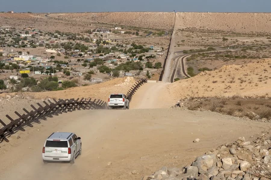 Cruces irregulares en la frontera caen