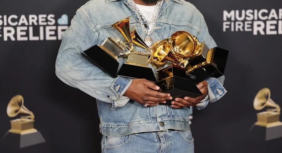 Taylor Swift, Karol G y Bad Bunny encabezan los Grammy 2026