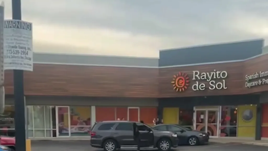 ICE irrumpe en guardería y arresta a maestra en Chicago