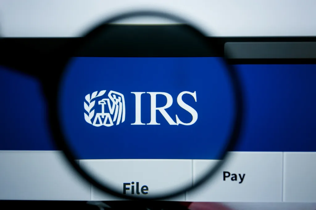 ¡Inmigrantes celebran! Bloquean intercambio de datos entre IRS e ICE