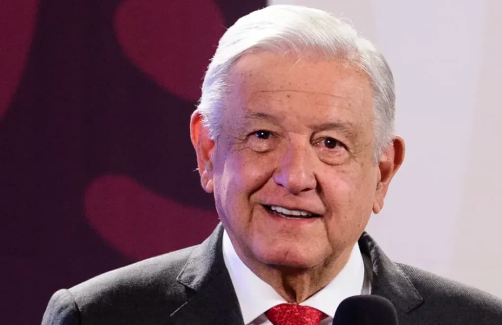 ¡México lo ama!: Nuevo libro de AMLO se agota en Amazon
