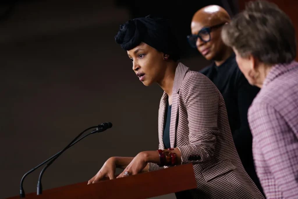 ICE detiene al hijo de la congresista Ilhan Omar