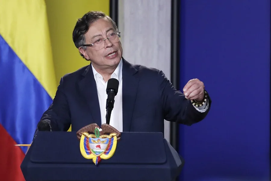 Trump va tras Petro