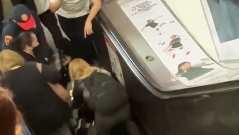 Alarma en CDMX: falla en escalera del Metro deja 12 heridos