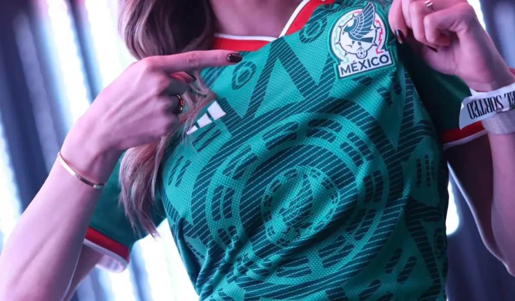 ¿Cuánto pagó Adidas por usar la Piedra del Sol en la playera de México?