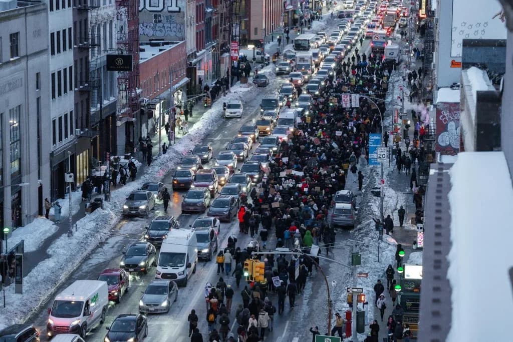 Protestas anti-ICE masivas en Minneapolis y Nueva York