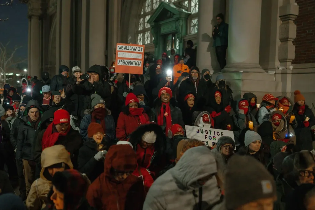 Los Ángeles protesta contra ICE y se enfrenta a la policía