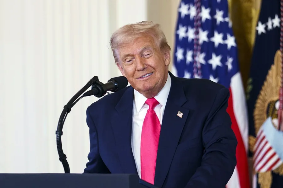 Donald Trump se burla de deportistas trans