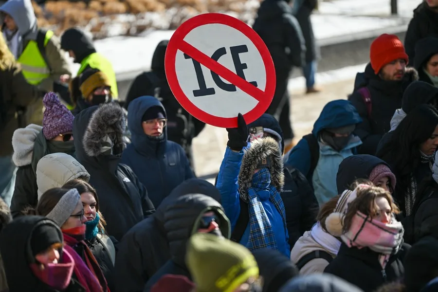 Escuelas de Minnesota demandan al Trump por presencia del ICE