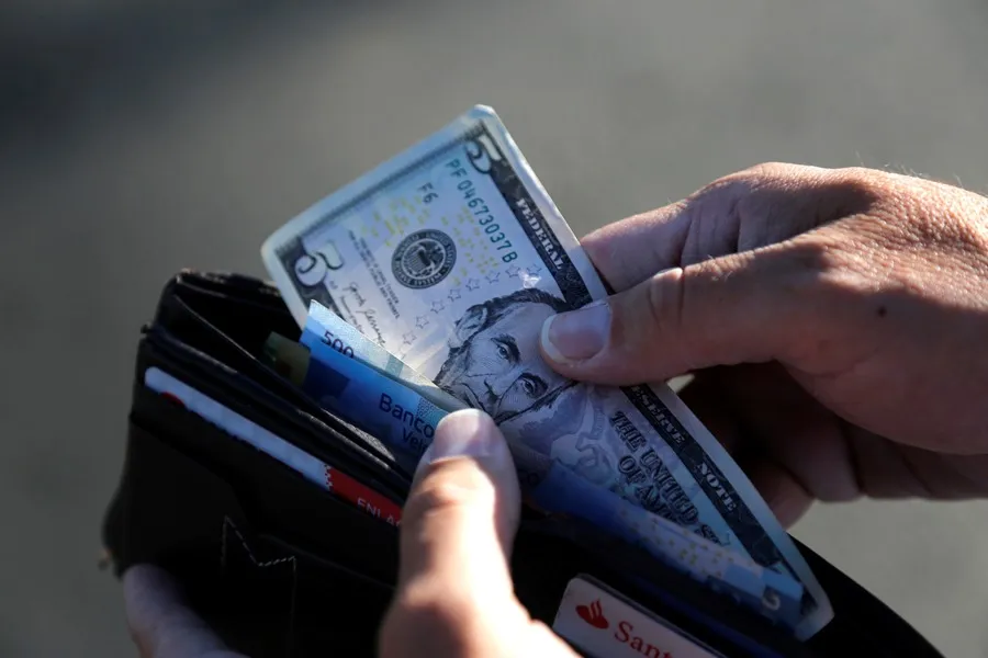 Impacto en las remesas: ¿Afectará la muerte de "El Mencho" el envío de dinero a Jalisco y Michoacán?