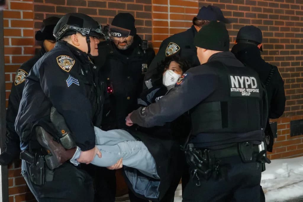 Los Ángeles: Protestas anti-ICE terminan con decenas de arrestos