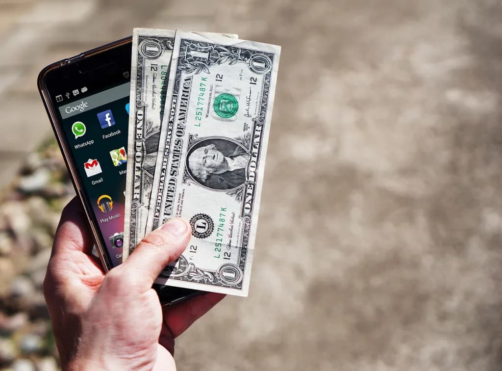 “Payday apps”: créditos pequeños pero tasas altas, un riesgo creciente para los hispanos en EE.UU.