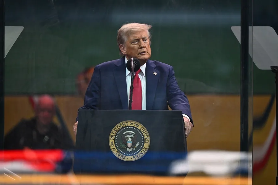 Trump condena los asesinatos en Minneapolis, pero defiende a ICE