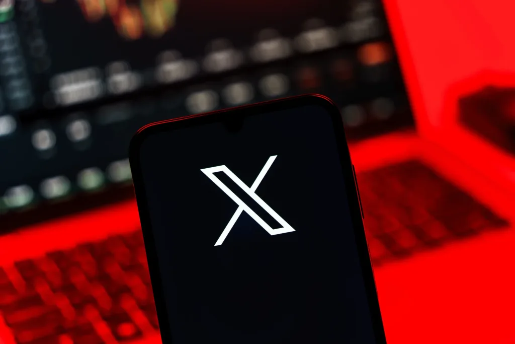 Caída global de X deja a miles de usuarios sin acceso