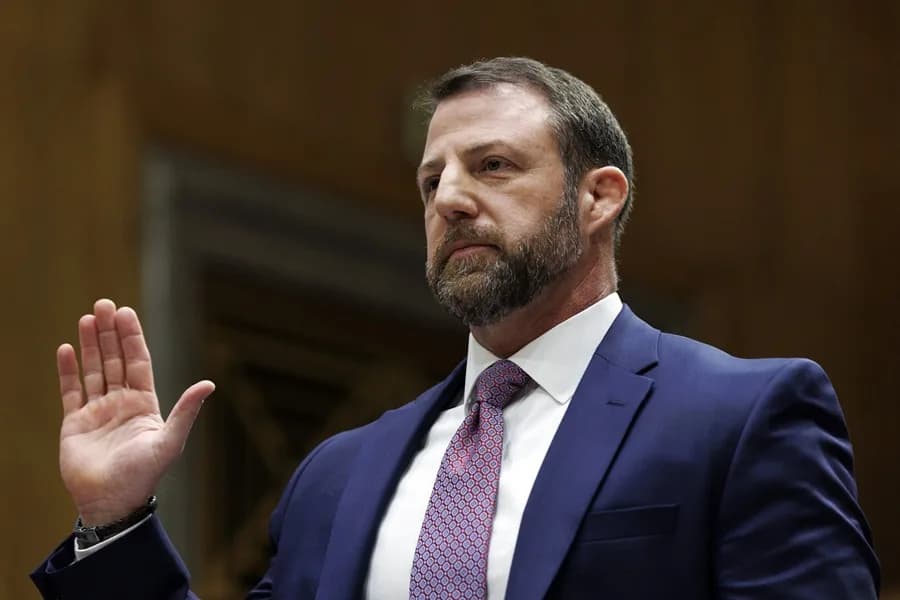 Confirman a Markwayne Mullin
