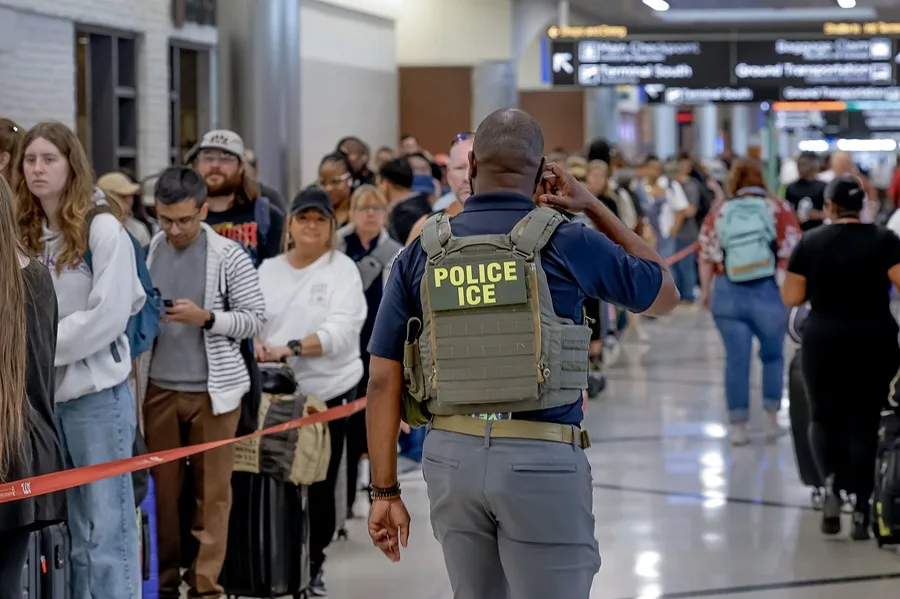 Personal cae 40% en aeropuertos
