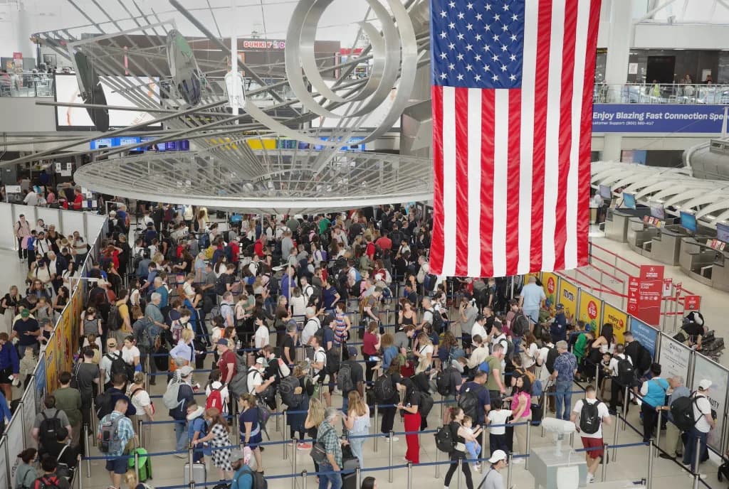 Caos aéreo: TSA registra esperas más largas de la historia