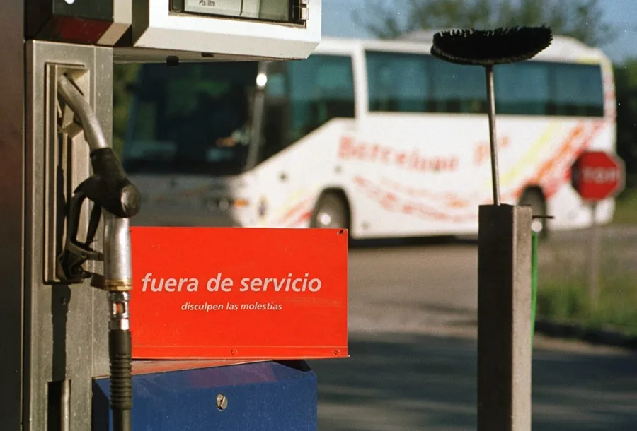 Familias latinas sufren por el alza de la gasolina