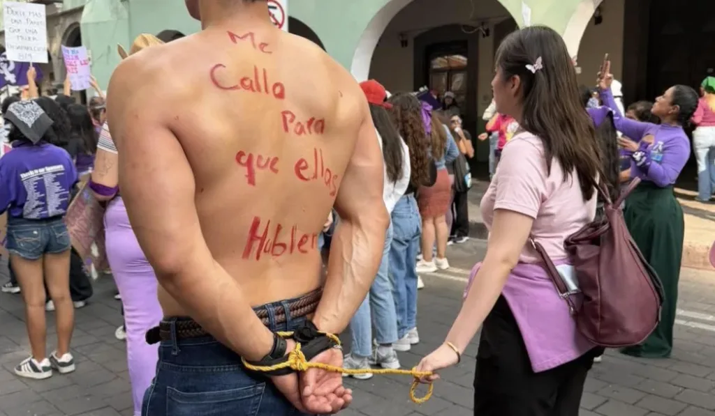 Marcha 8M: Exponen a “aliado” como deudor de alimentos
