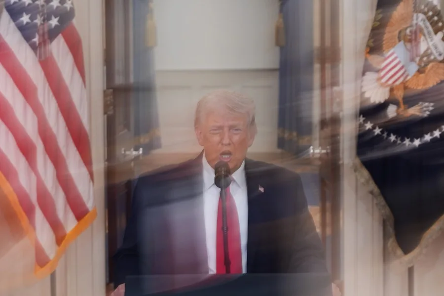 Petróleo sube y bolsas bajan tras discurso de Trump