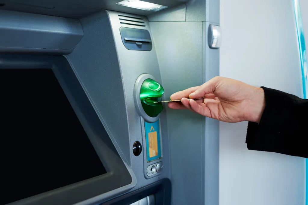 ¿Tu cuenta en riesgo? Bancos pedirán prueba de ciudadanía