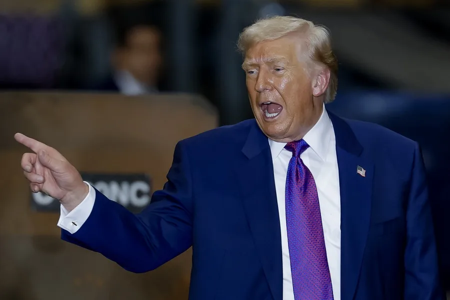 Trump asegura que Cuba "pide ayuda"