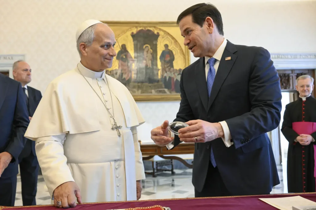 Marco Rubio busca alianza con el Vaticano tras ver al Papa León XIV