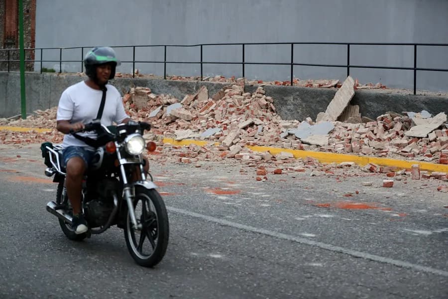 Two Strong Earthquakes Shake Venezuela