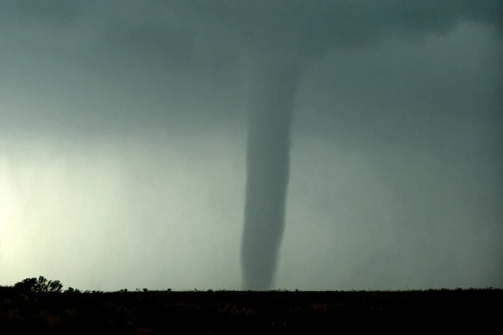 Tornados en el Medio Oeste dejan al menos