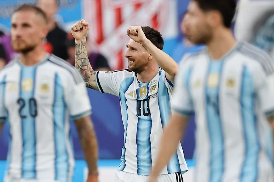 Argelia denuncia a la FIFA por polémico arbitraje ante Argentina