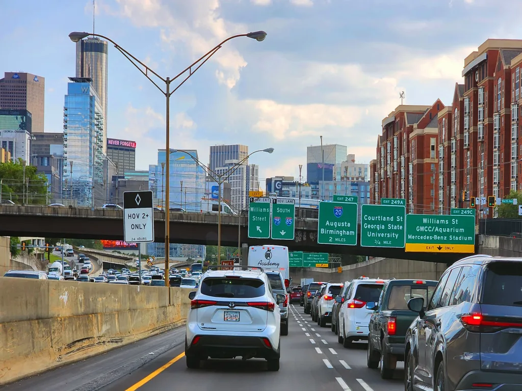 Lectores de placas vehiculares: ¿te están vigilando sin saberlo?