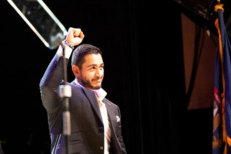 Abdul El-Sayed gana las elecciones primarias demócratas en Míchigan
