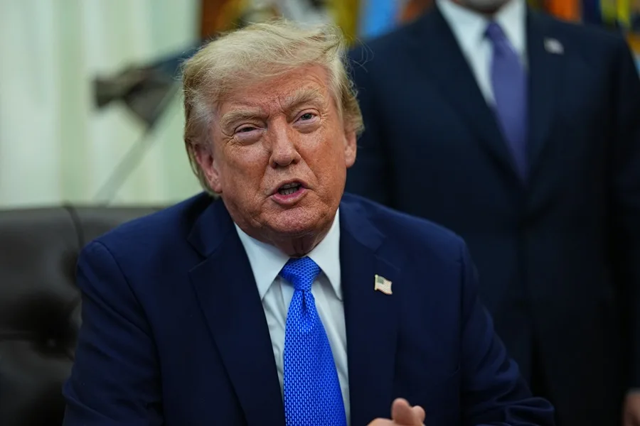 Trump firma nuevas órdenes para limitar la ciudadanía por nacimiento